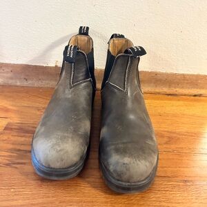 Blundstone Women’s Distressed Gray Chelsea Boots
